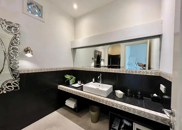 Отель Casa Artista By Kresna Hospitality Семиньяк