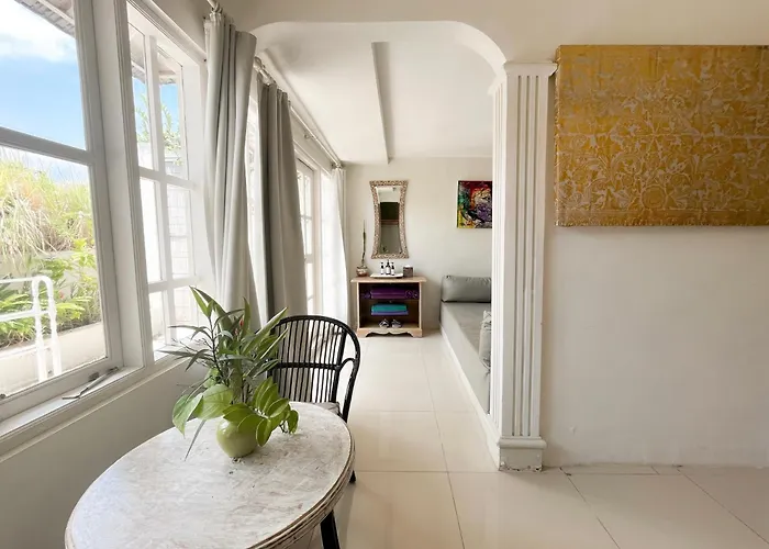 Отель Casa Artista By Kresna Hospitality