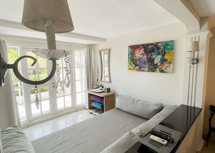 Отель Casa Artista By Kresna Hospitality Семиньяк