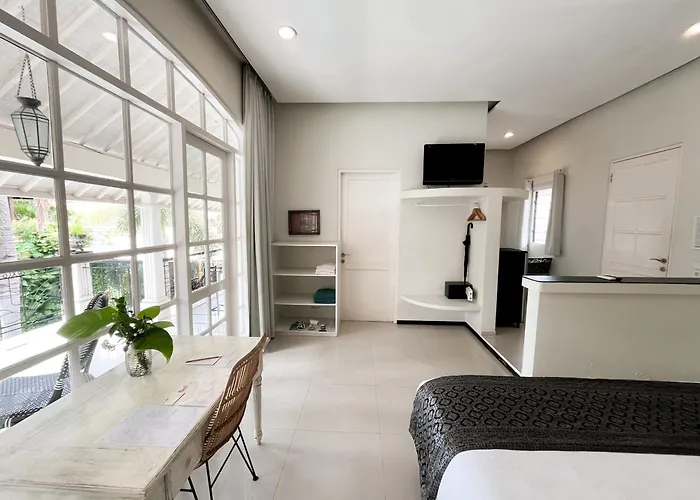 Отель Casa Artista By Kresna Hospitality