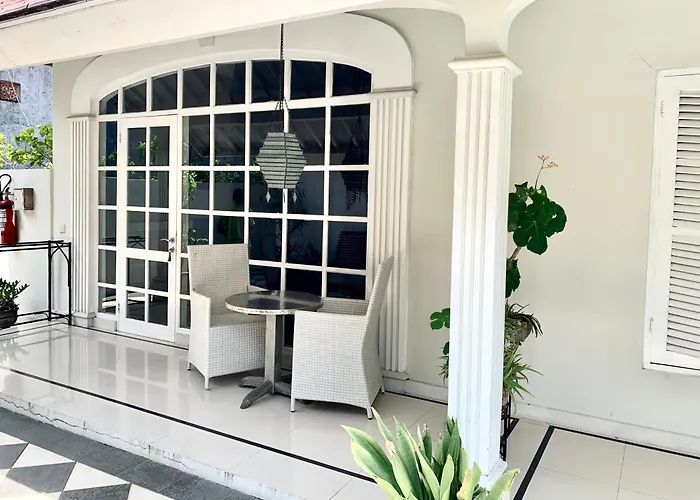 Отель Casa Artista By Kresna Hospitality