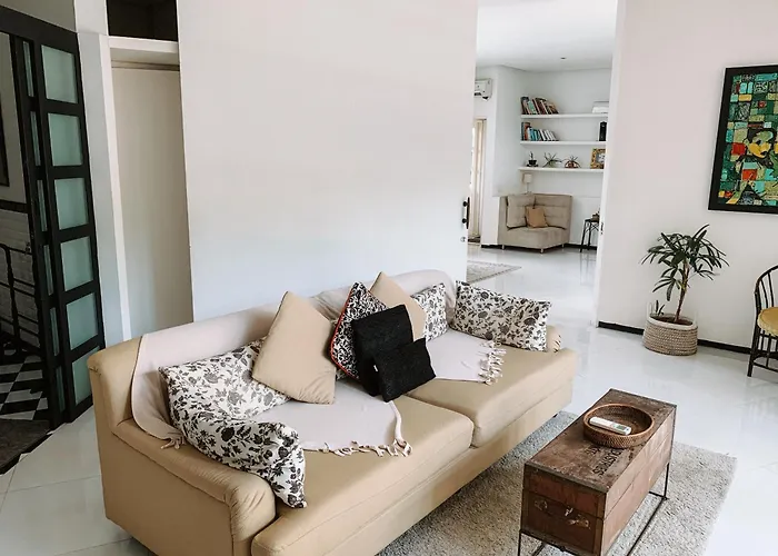 Отель Casa Artista By Kresna Hospitality Семиньяк