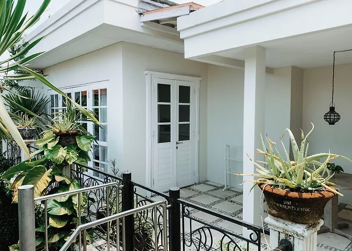 Hotel Casa Artista By Kresna Hospitality