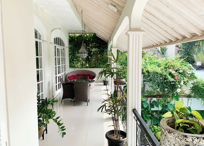 ホテル Casa Artista By Kresna Hospitality 3*