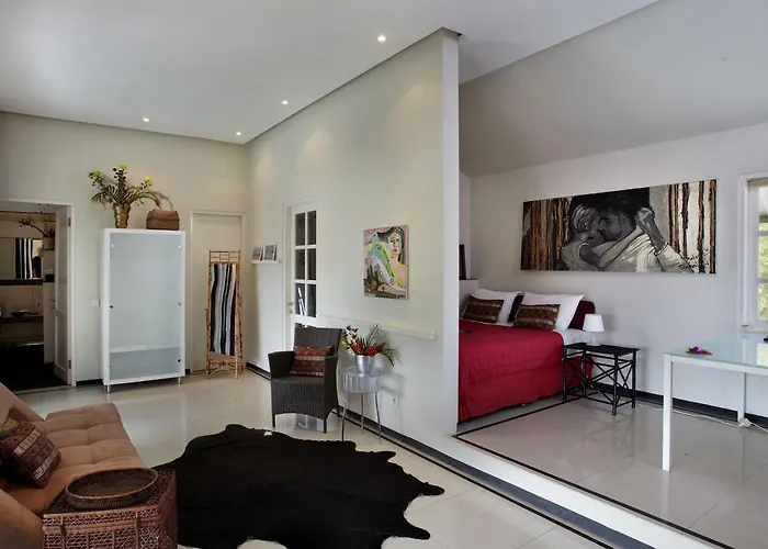 Отель Casa Artista By Kresna Hospitality
